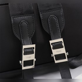 FENDI Рюкзак из белого металла Артикул： 668568  Материал： Вод