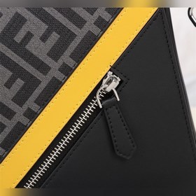 FENDI Сумка через плечо с желтой крышкой из ПВХ Материал： двойн
