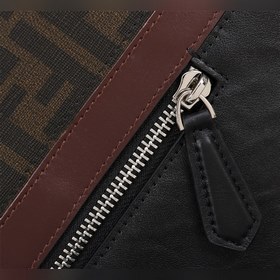 FENDI Сумка через плечо с коричневой крышкой из ПВХ Универсальн