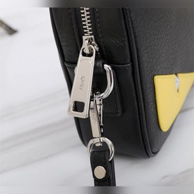 FENDI Фенди Желтый чехол для фотоаппарата Материал： кожа импорт