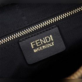 FENDI Фенди Сумка для фотоаппарата с металлическими буквами Мат