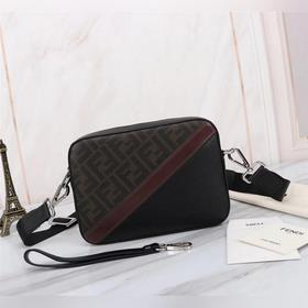 FENDI Коричневая сумка для фотоаппарата из ПВХ  Материал： перв