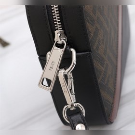 FENDI Коричневая сумка для фотоаппарата из ПВХ  Материал： перв