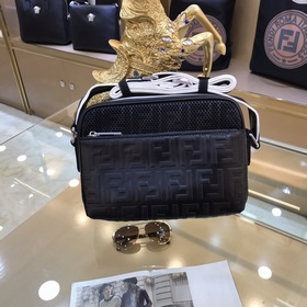FENDI Модель 8778 Сумка через плечо В этом году Fendi пользуется