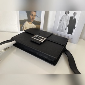 Fendi - Новая модель небольшой сумки через плечо, артикул： 2035-5