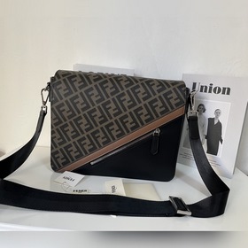 FENDI Модель 2033-1 Сумка через плечо Ткань с двойным принтом F