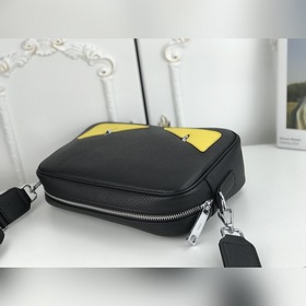 Fendi - Fendi Новейшая модель мужской сумки через плечо Модель： 