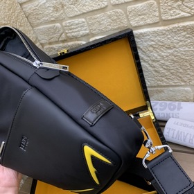FENDI Прямоугольный рюкзак-сумка через плечо для мужчин Модель： 2