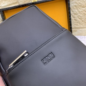 FENDI Прямоугольный рюкзак-сумка через плечо для мужчин Модель： 2