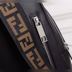 Fendi Фенди Сумка на грудь Модель： 6015 Материал изделия ： кожа п