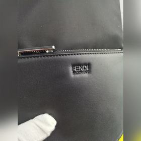 FENDI Вертикальная сумка с желтым нижним углом Артикул：  268568