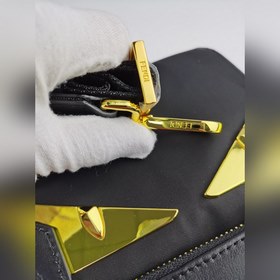 FENDI Вертикальная сумка на цепочке с металлическими пластинами 