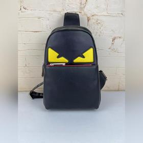 FENDI Вертикальная сумка с желтым логотипом на груди Артикул：
