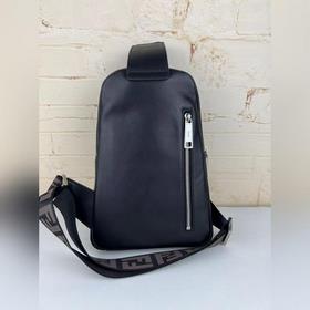 FENDI Вертикальная сумка с желтым логотипом на груди Артикул：