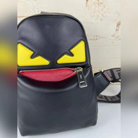 FENDI Вертикальная сумка с желтым логотипом на груди Артикул：  