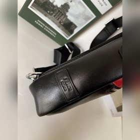 Fendi Сумка на грудь Модель： 18639-2 Итальянский бренд класса люк