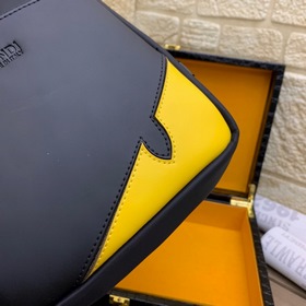 FENDI сумка на грудь Итальянская кожа высшего качества, металличе