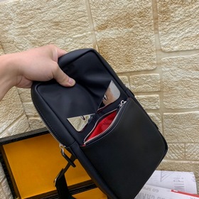 FENDI сумка на грудь Итальянская кожа высшего качества, металличе