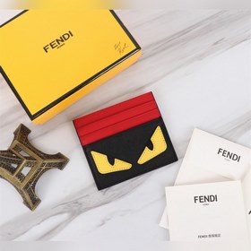 FENDI Кожаный чехол для бритвы Артикул： 2020568 Описание： Нове