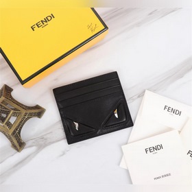 FENDI Черный кожаный кошелек Артикул： 2020568 Описание： Новая в