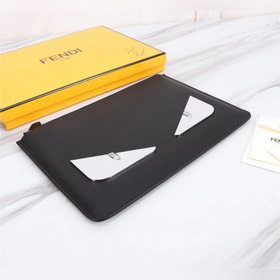 FENDI Fendi Белая сумка-клатч Артикул： 168568 Материал： кожа и