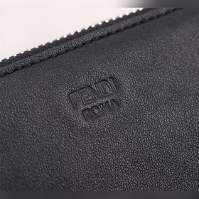 FENDI Fendi Белая сумка-клатч Артикул： 168568 Материал： кожа и