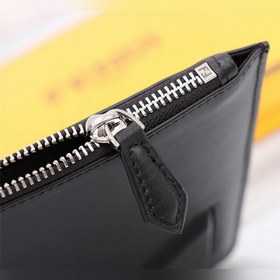 FENDI  Черная сумка для макияжа Артикул： 168568 сумочка FENDI 