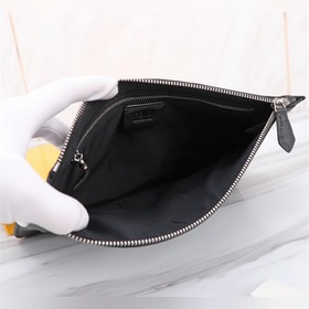 FENDI  Черная сумка для макияжа Артикул： 168568 сумочка FENDI 