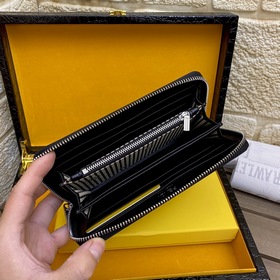 FENDI Маленький кошелек с одним отделением Модель： 9058 Внутре