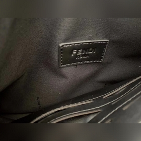 Fendi Мужская сумка-конверт из кожи с изображением маленького мон