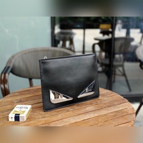 Fendi кожаный чехол для смартфона «Маленький монстр» Универсальн