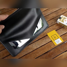 Fendi кожаный чехол для смартфона «Маленький монстр» Универсальн