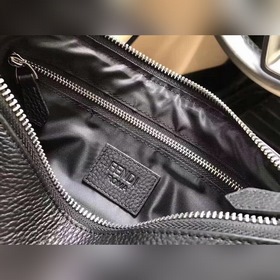 FENDl Fendi Monster серия модных сумок Модель： 2052 Черный Кожа 