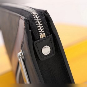 FENDI   Мужская сумка из ПВХ коричневого цвета Артикул： 368568 