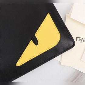 FENDI Желтый клатч с акцентом на ручке Артикул： 168568 Верх из и