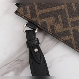 FENDI  Красная сумка из ПВХ Артикул： 168568 Верх из импортной ко