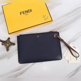 FENDI Сумка с шелкографией и кожаными заклепками Артикул： 168568