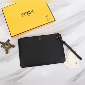 FENDI Сумка с шелкографией и кожаными заклепками Артикул： 168568