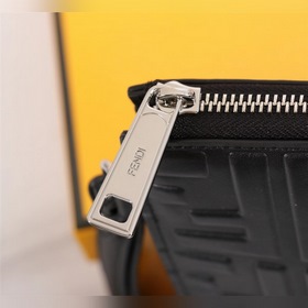 FENDI Мужская сумка FENDI с металлической печатью Артикул：  36