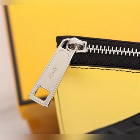 FENDI Мужская сумка FENDI из кожи личи Артикул： 368568 Обновле