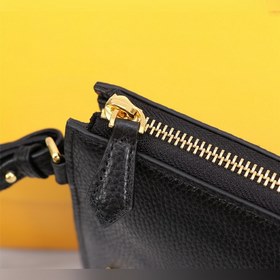 FENDI Мужская сумка FENDI с металлическими пластинами Артикул： 