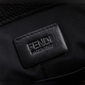 FENDI Мужская сумка FENDI с металлическими пластинами Артикул： 