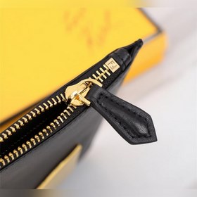FENDI  Золотая сумка-клатч Артикул： 168568 Сумка FENDI Популярн