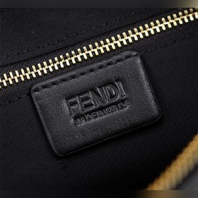 FENDI  Золотая сумка-клатч Артикул： 168568 Сумка FENDI Популярн