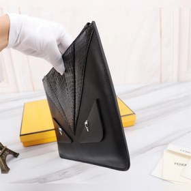 FENDI Черная сумка из змеиной кожи Артикул： 168568 Сумка FENDI