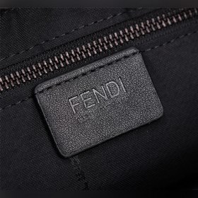 FENDI Черная сумка из змеиной кожи Артикул： 168568 Сумка FENDI
