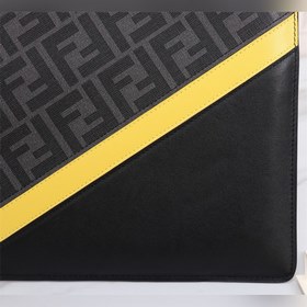 FENDI Желтый клатч из ПВХ с аккордеонной конструкцией Артикул： 