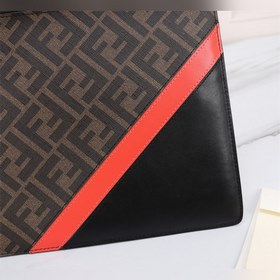 FENDI  Красная сумка из ПВХ Артикул： 168568 Сумка FENDI Популя