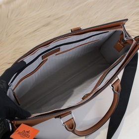 Hermes - новейшая модель мужской портфеля Hermes Изготовлена из и
