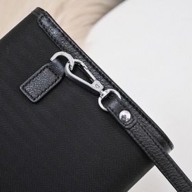 Hermes - новейшая модель мужской сумки изготовлена из специальной
